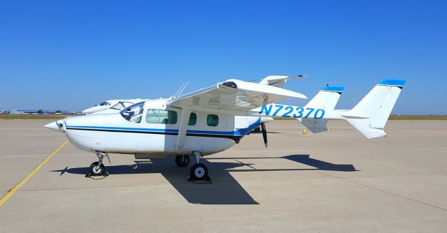 Cessna Super Skymaster (N72370) - Cessna 377 N72370 at KAMA