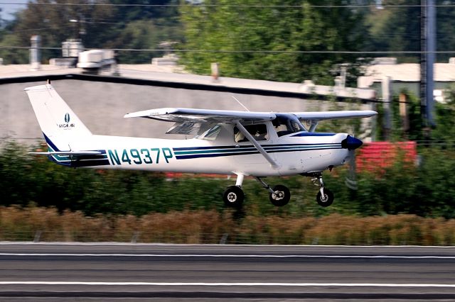 Cessna 152 (N4937P)