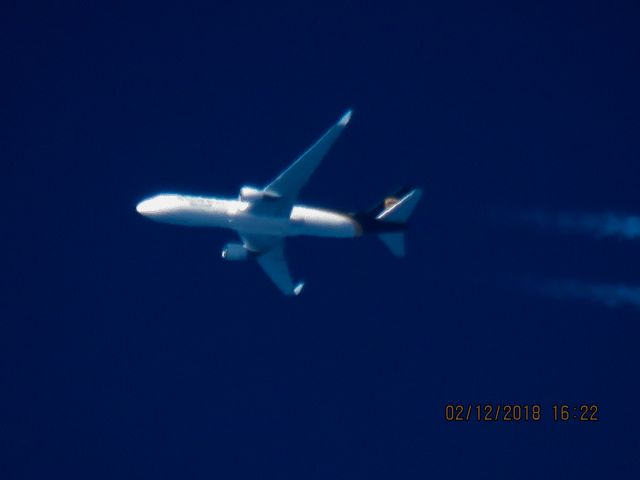 BOEING 767-300 (N320UP)