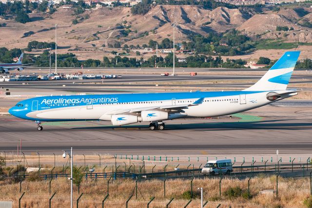 Airbus A340-300 (LV-CSD)