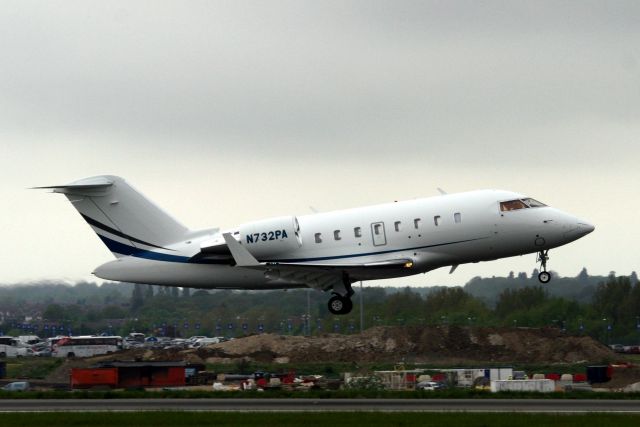 Canadair Challenger (N732PA) - Airborne off rwy 08 on 21-May-13 heading for OEJN.