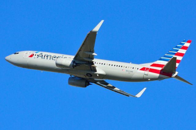 Boeing 737-800 (N922NN) - American - N922NN - B737-800 - Departing KDFW 11/17/2013