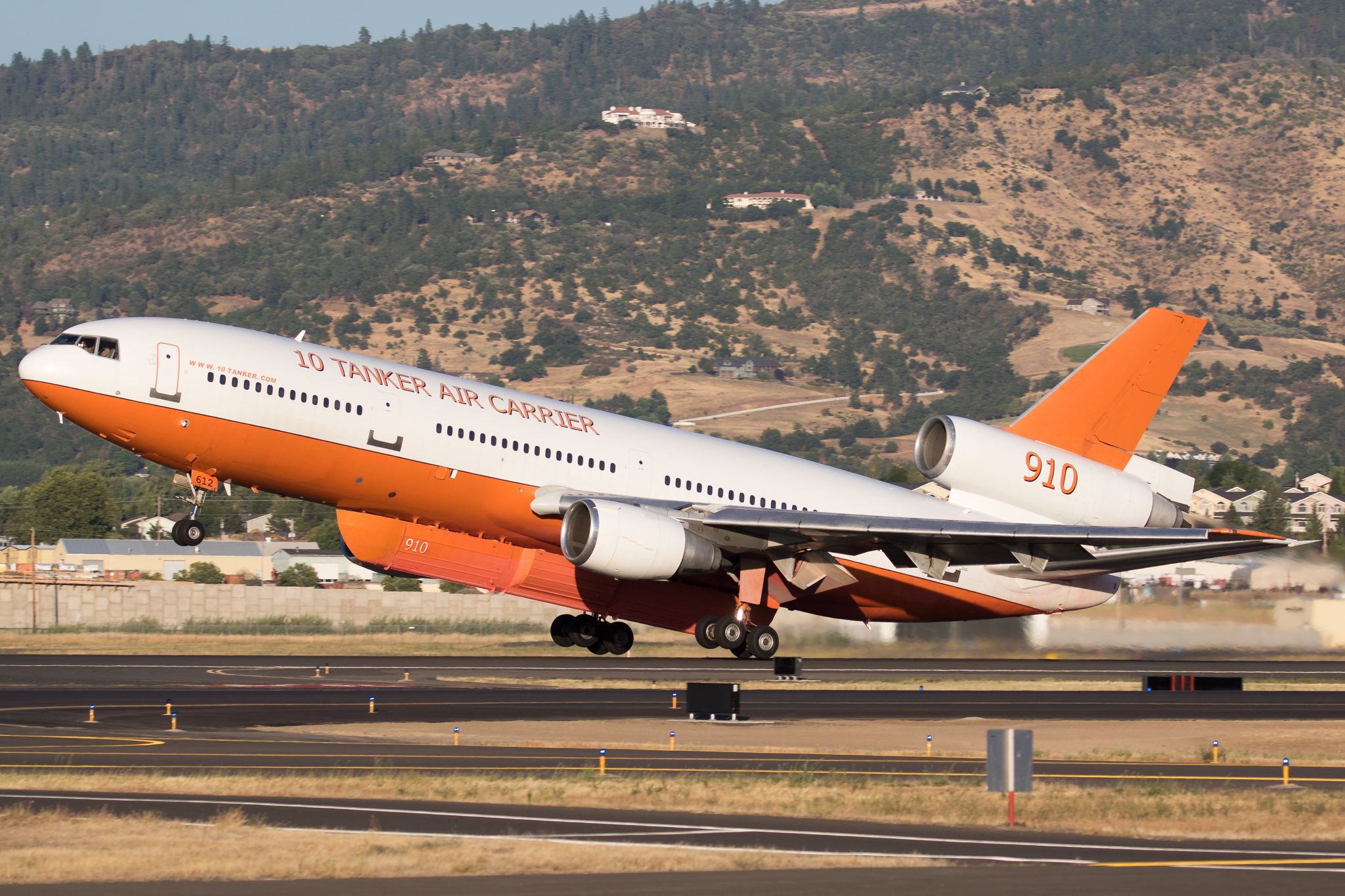 McDonnell Douglas DC-10 (N612AX)