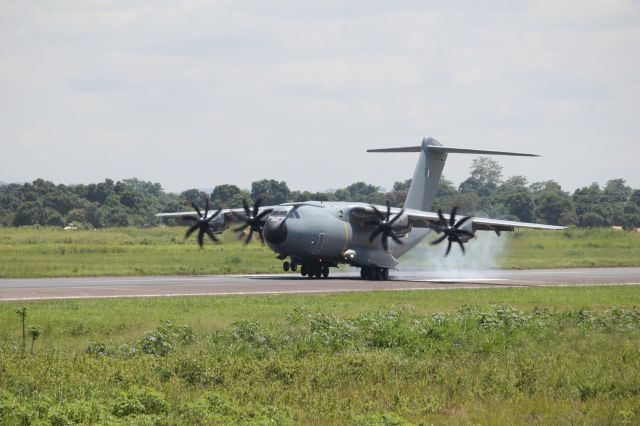 AIRBUS A-400M Atlas — - atterrissage dun A400M à Bangui