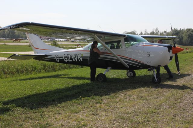 Cessna Skylane (C-GZWN) - Cessna Skyline 182-M C-GZWN Aéroport de Lachute CSE4 QC. 25-08-2018