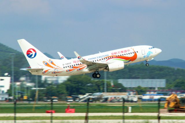 Boeing 737-700 (B-5809)