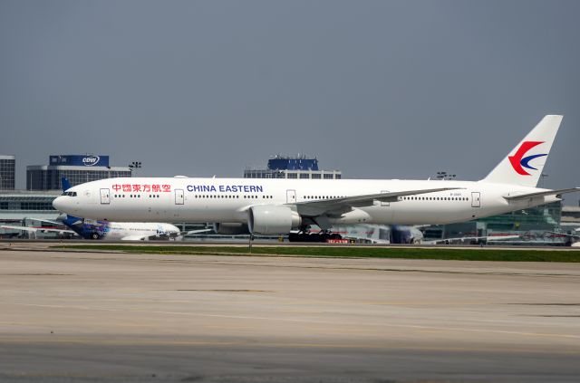 BOEING 777-300ER (B-2020)