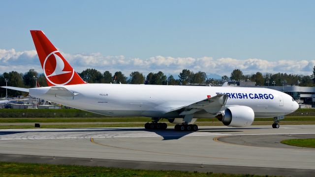 Boeing 777-200 (TC-LJR) - THY6830 begins its takeoff roll on Rwy 16R for its delivery flight to ISL on 10.1.19. (B777-FF2 / ln 1623 / cn 66578).