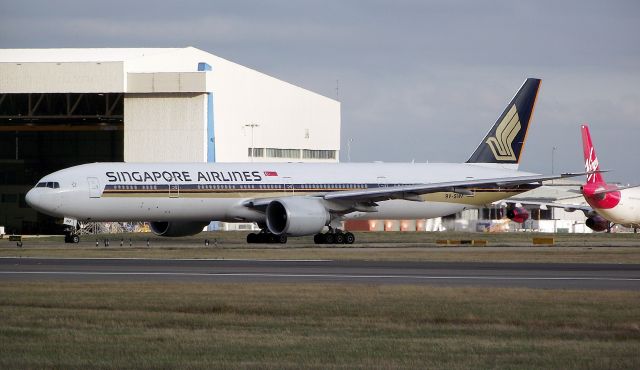 Boeing 777-200 (9V-SWF) - Singapore Airlines