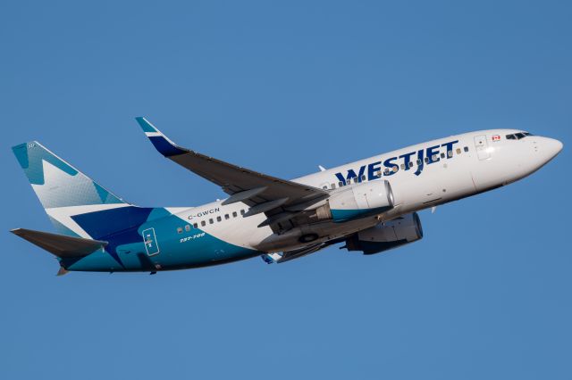 Boeing 737-700 (C-GWCN)
