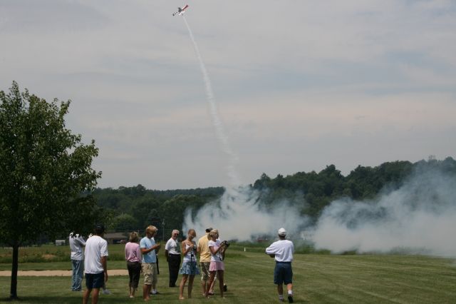 Vans RV-7 (N914E) - Bernie doing his thing!