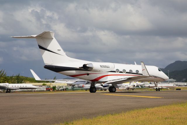 Gulfstream Aerospace Gulfstream 3 (N300UJ) - Gulfstream 3 about to depart Rwy 10 in Sint Maarten - Jan 5, 2013