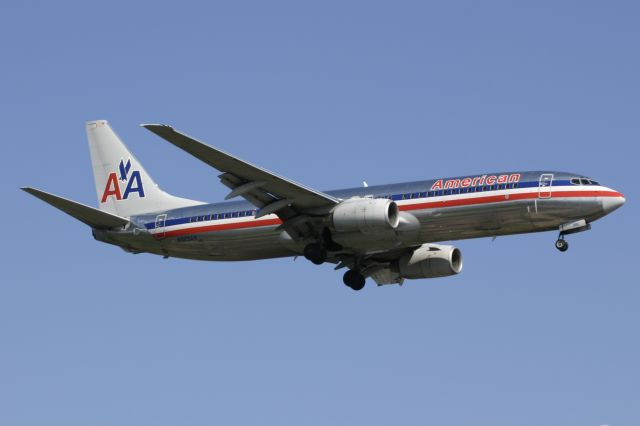 Boeing 737-800 (N925AN) - July 28, 2006 - arrived Toronto 