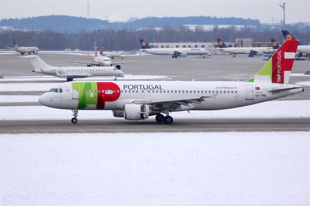 Airbus A320 (CS-TNS)