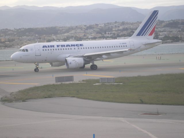 Airbus A319 (F-GRHD) - Depart rwy4R LFMN, after Take off Swiss