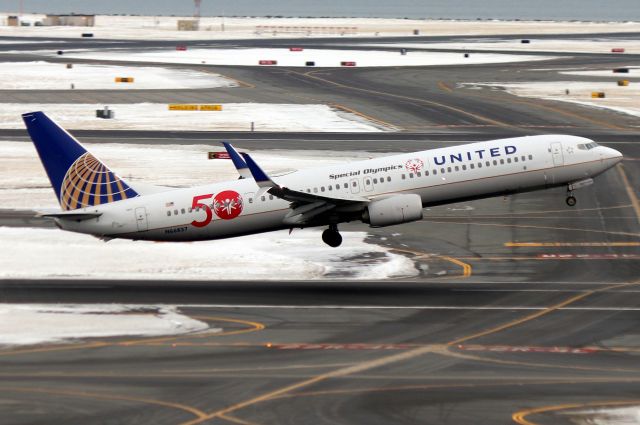 Boeing 737-900 (N66837) - United's special livery commemorating the 50th anniversary of the Special Olympics