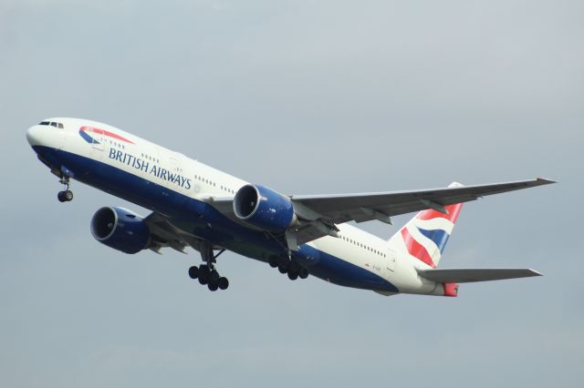 Boeing 777-200 (G-VIID) - A British Airways B777-200 taking off from LHR on runway 27L.br /br /Location: Heathrow T5 Planespotting Point.br /Date: 12.10.22 (dd/mm/yy).