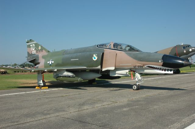 McDonnell Douglas F-4 Phantom 2 —