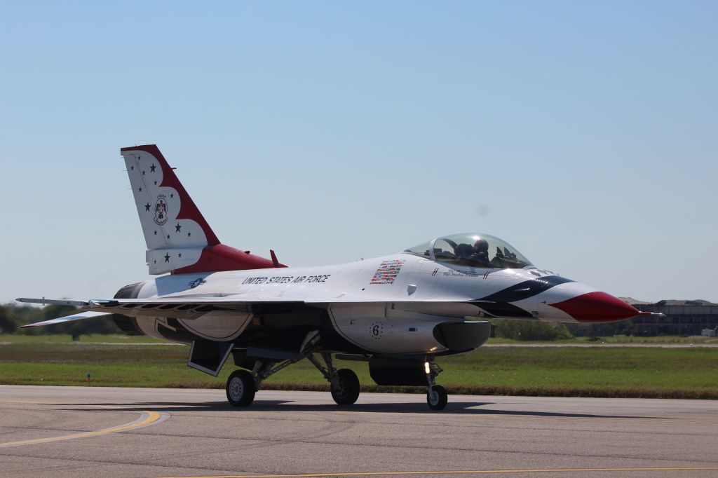 Lockheed F-16 Fighting Falcon —