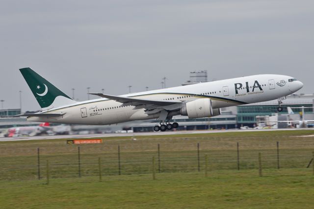 BOEING 777-200LR (AP-BGZ) - PIA711 departing for JFK after the security stop-over at MAN