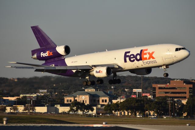 McDonnell Douglas DC-10 (N316FE) - Can’t go wrong with these classics.