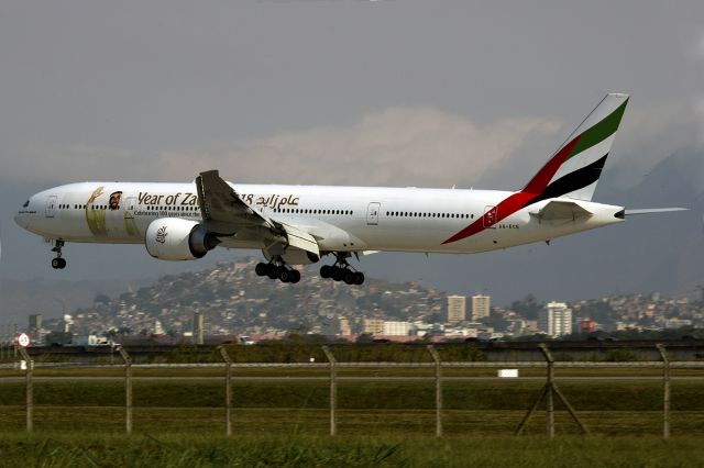 Boeing 777-200 (A6-ECE)