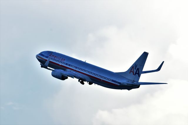 Boeing 737-700 (N945AN)