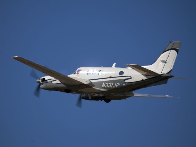 Beechcraft King Air 90 (N331JP) - Take off runway 26.