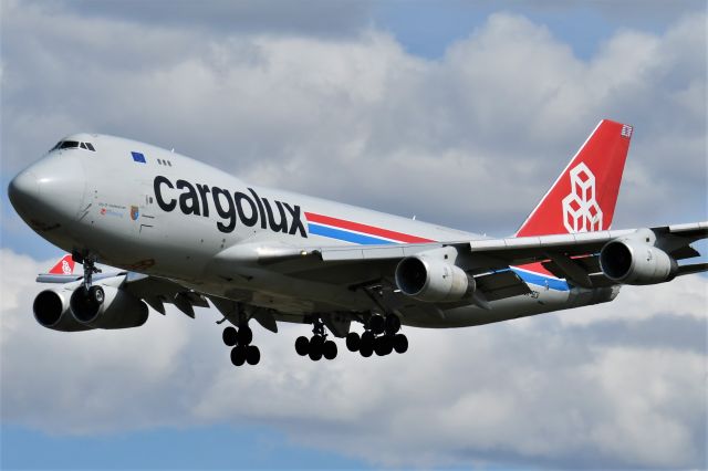 Boeing 747-400 (LX-SCV) - Cargolux Boeing 747-4R7F arriving at YYC on June 2, 2018.