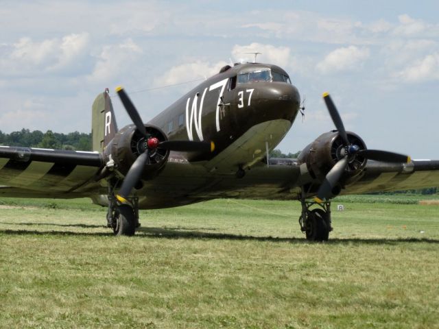 Douglas DC-3 (N345AB)