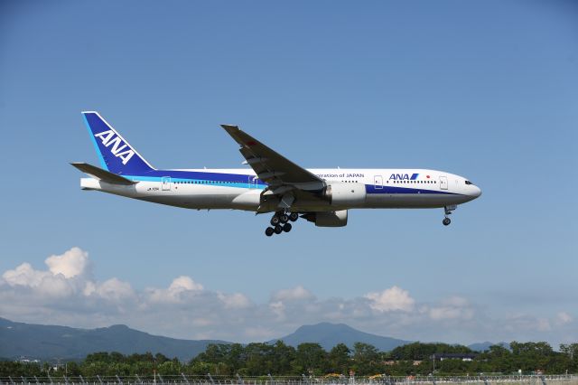 Boeing 777-200 (JA701A) - 25 August 2016:HND-HKD.