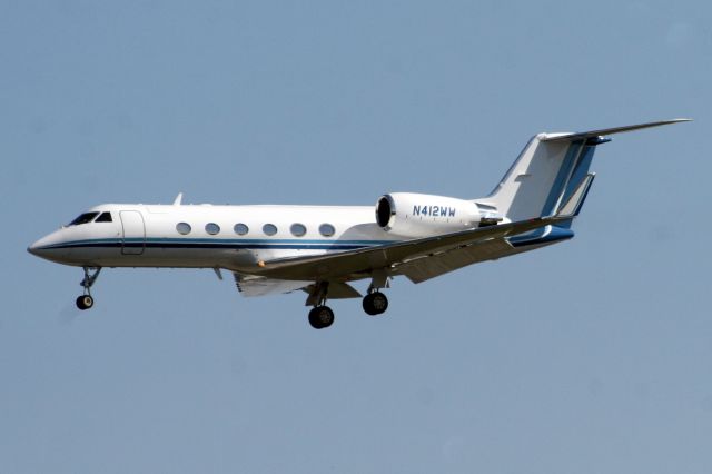 Gulfstream Aerospace Gulfstream IV (N412WW) - Final approach for R06 on 31-Jul-07.