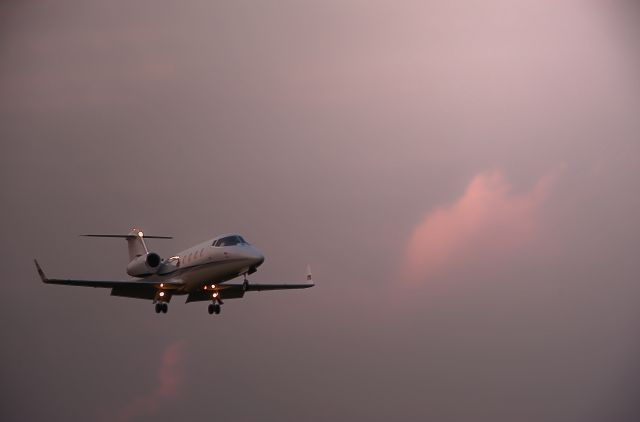 Learjet 55 (N855PT) - Landing Runway 19, Cape May county Airport NJ