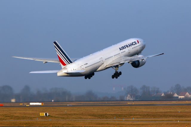 BOEING 777-300 (F-GSPU)