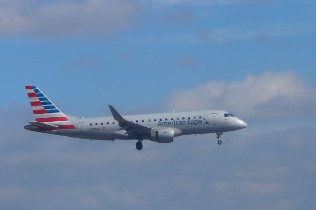 Embraer 170/175 (N231AN)