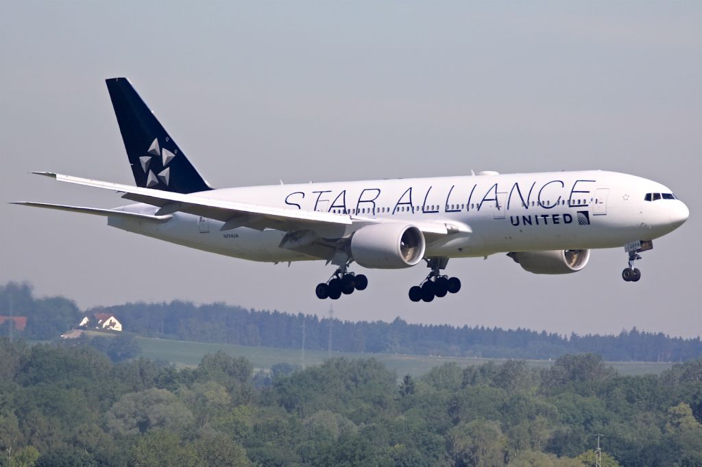 Boeing 777-200 (N794UA)