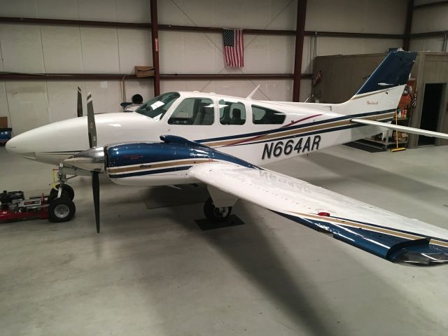 Beechcraft 55 Baron (N664AR) - Clean in the hanger 