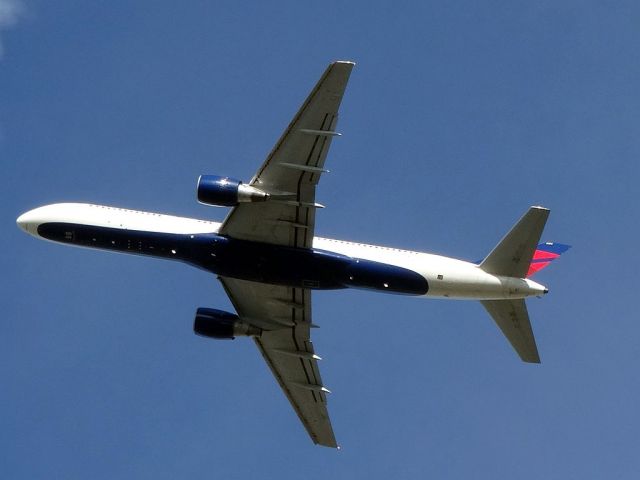 Boeing 757-200 (N651DL)