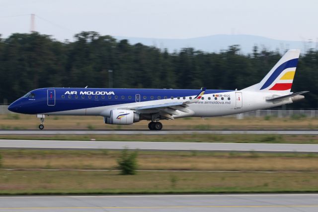 Embraer ERJ-190 (ER-ECC)