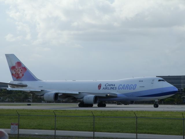 Boeing 747-400 (B-18707)