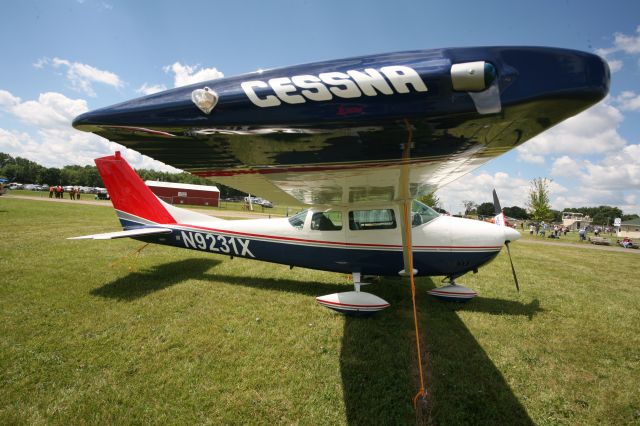 Cessna Skylane (N9231X) - See more planes from the 2013 EAA Airventure here- a rel=nofollow href=http://www.facebook.com/media/set/?set=a.10153121083865078.1073741840.283142505077&type=1https://www.facebook.com/media/set/?set=a.10153121083865078.1073741840.283142505077&type=1/a