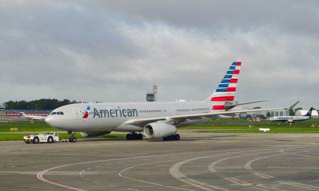 Airbus A330-200 (N283AY) - American Airlines Airbus A330-243 N283AY in Dublin 