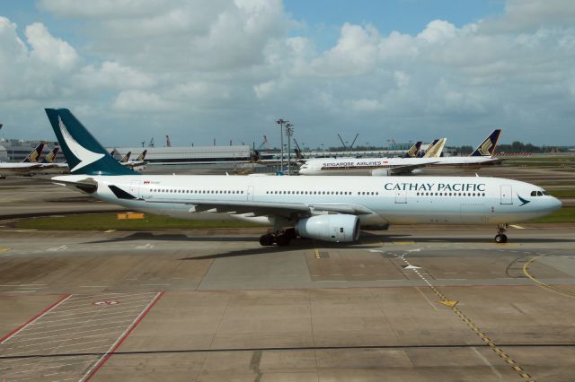 Airbus A330-300 (B-LAD)