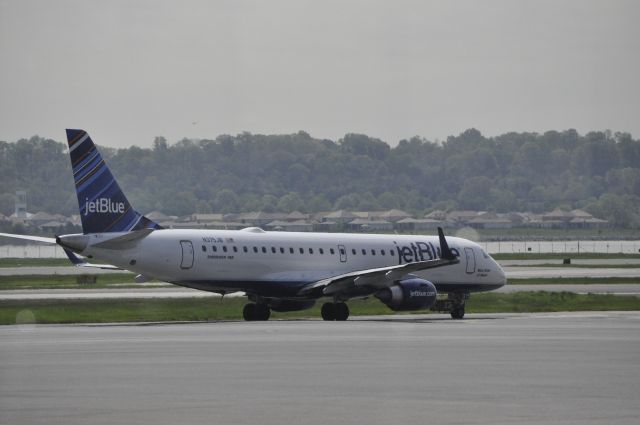 Embraer ERJ-190 (N375JB)