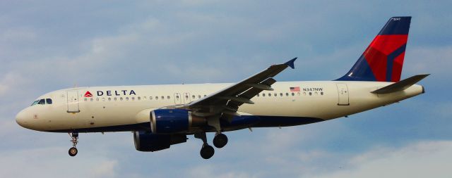 Airbus A320 (N347NW) - 10/9/15br /ATL to BWIbr /Flight 1425