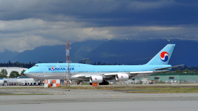 BOEING 747-8 (HL7636) - Rudder input as KAL72 initiates takeoff roll in crosswind