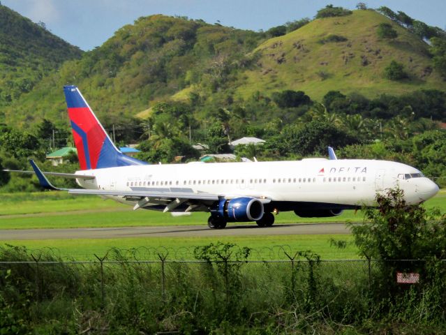 Boeing 737-900 (N817DN)