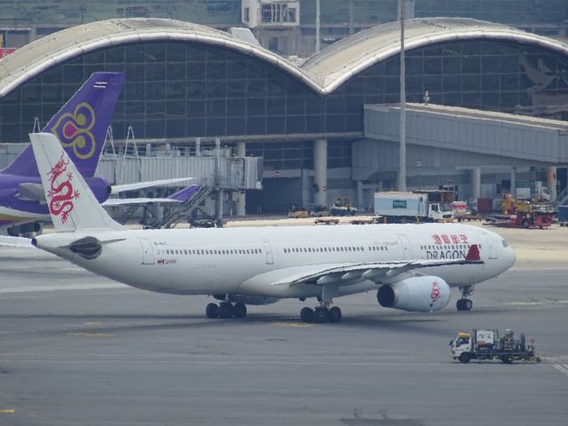 Airbus A330-300 (B-HLC)