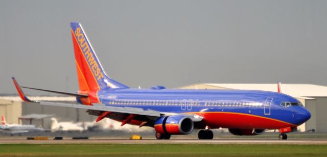Boeing 737-800 (N8606C)