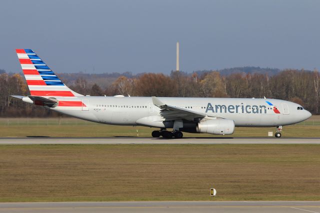 Airbus A330-200 (N285AY)